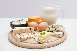 Яйца, обезжиренные молочные продукты и кисломолочные продукты для белковых диет